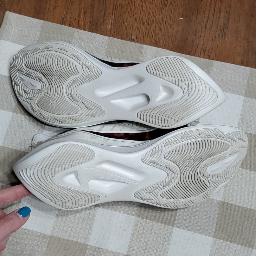 Nike - Picture 5 of 7